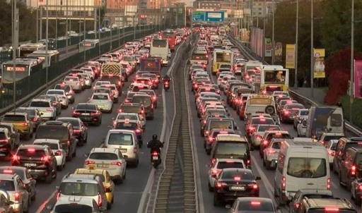 İstanbul'da 'ara tatil' trafiği: Yoğunluk yüzde 82'lere ulaştı