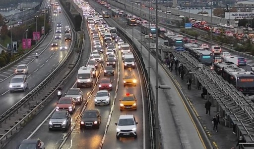 İstanbul'da haftanın ilk iş gününde trafik yoğunluğu yaşandı