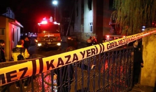 İstanbul'da korkutan yangın: 2 kişi hastaneye kaldırıldı!