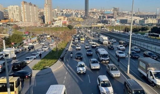 İstanbul'da trafik kilit: Yoğunluk yüzde 80'e ulaştı!