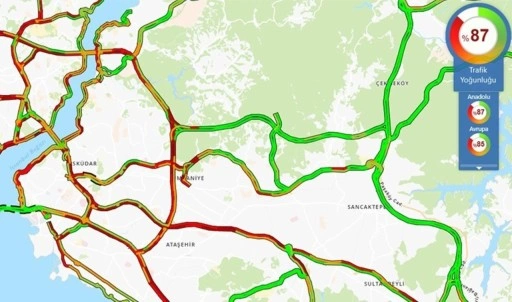 İstanbul trafik çilesi: Yağmur ve iş çıkışı trafiği durdurdu!