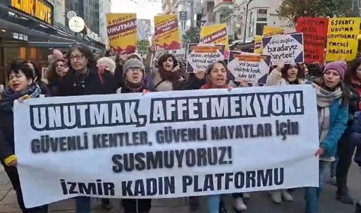 İzmir'de kadınlardan '6 Şubat' eylemi: 'Helalleşmek yok'