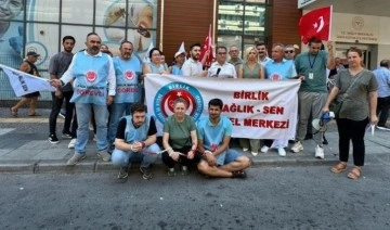 İzmir'de memurlardan zincirli protesto