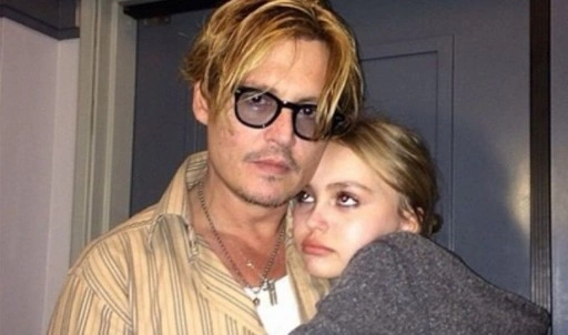 Johnny Depp’in kızı Lily-Rose şöhretin zorluklarını anlattı