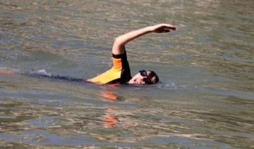 Kirlilik tartışmaları gündem olmuştu: Paris Belediye Başkanı Sen Nehri'nde yüzdü!