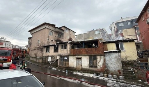 Kocaeli'nde evde yangın çıktı... 5 kişi hastaneye kaldırıldı