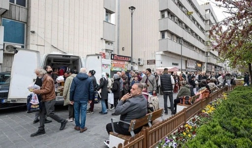 Konak'taki iftar buluşmasına izin çıkmadı, 4 bin kişilik yemek paket olarak dağıtıldı