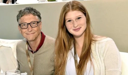 Microsoft kurucusu Bill Gates ikinci kez dede oldu: 'Dünyaya hoş geldin Mia'