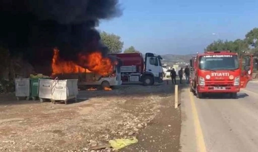 Muğla'da minibüs alev alev yandı!