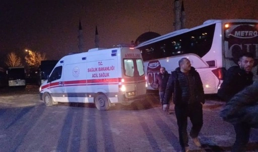 Otobüs terminalinde bıçaklı kavga! Muavinler birbirine girdi: 1 yaralı