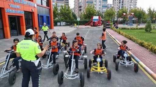 Şahinbey Belediyesi öğrencilere trafik bilinci aşılıyor