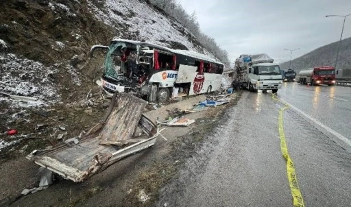 Samsun’da yolcu otobüsü kamyona çarptı: Ölü ve yaralılar var!