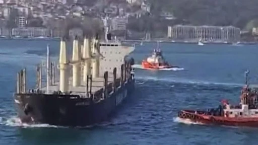 Son Dakika... İstanbul Boğazı'nda iki gemi çarpıştı!