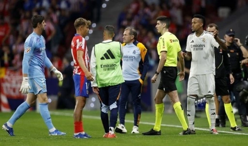 Takımlar soyunma odasına gitti: Atletico Madrid - Real Madrid derbisi durdu!