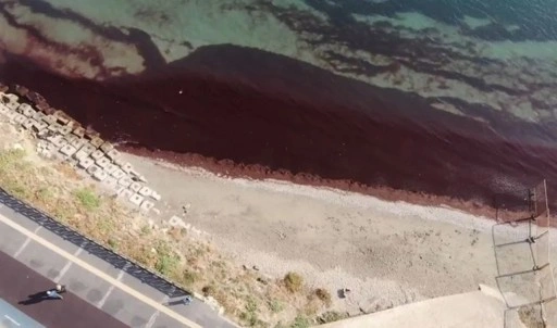 Tekirdağ'da tedirgin eden görüntü: Poyraz esti, sahil 'kırmızıya' döndü