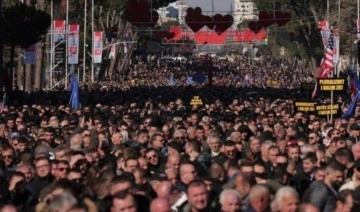 Tiran'da yolsuzluk rüzgarı: Belediye başkanına istifa çağrıları büyüyor