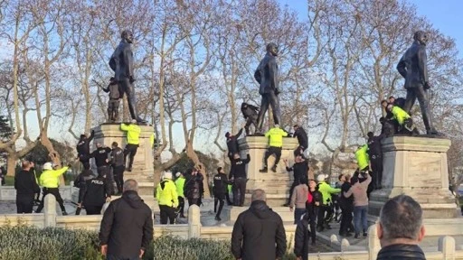 Türkiye’nin ilk Atatürk anıtına saldırı!