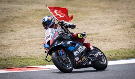 Üst üste 13 yarış kazanarak rekor kırdı: Toprak Razgatlıoğlu, Superbike'ta ikinci kez şampiyon!