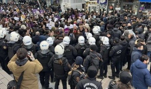 Van’da kadın yürüyüşüne polis müdahalesi: 17 kişi gözaltına alındı