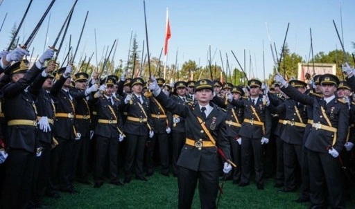 Yandaşlar duyurdu... Teğmenlerin kılıçlı yemini: '3 komutanın da TSK'den ihracı istendi