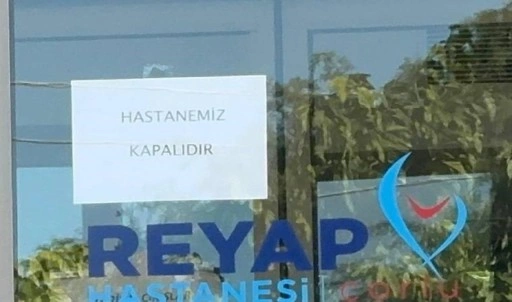 Yenidoğan çetesi soruşturmasında ruhsatı iptal edilen hastaneye ‘kapalıdır’ yazısı asıldı