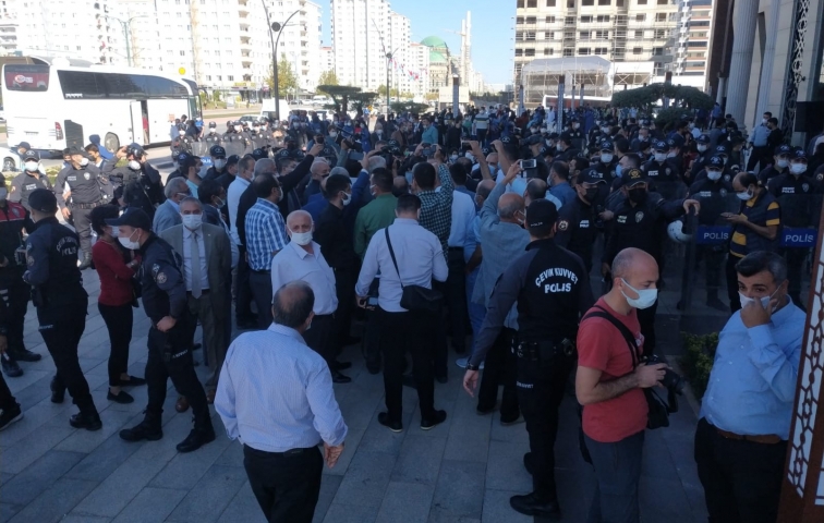 ATATÜRK DÜŞMANI MUSTAFA ARMAĞAN GAZİANTEP&#039;TE PROTESTO EDİLDİ