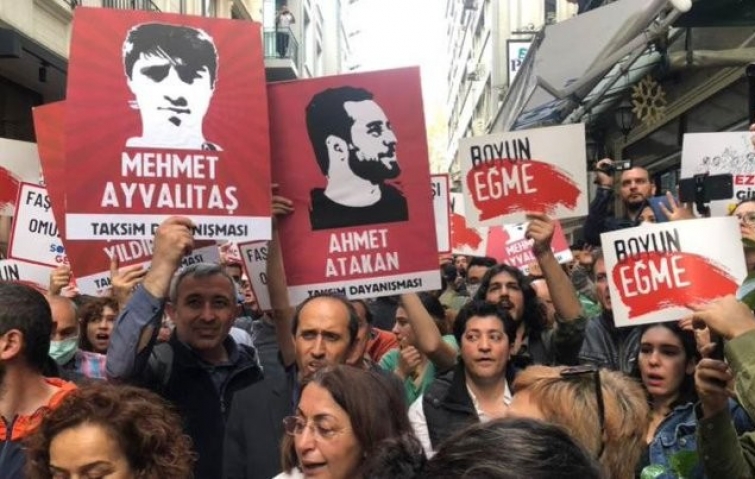 TAKSİM&#039;DE GEZİ DAVASI PROTESTOSU