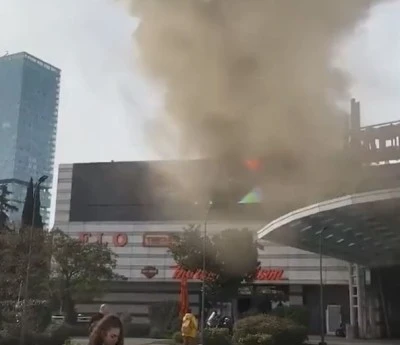 İSTANBUL LEVENT'TE AVM'DE BÜYÜK YANGIN